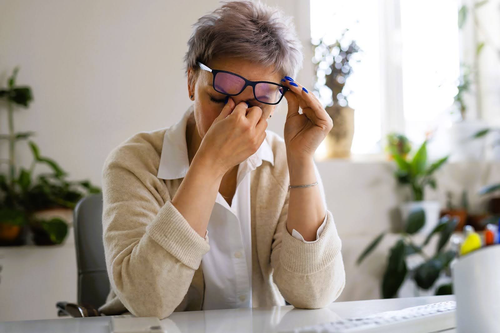 Red light therapy at home can relieve eye strain from too much screen time