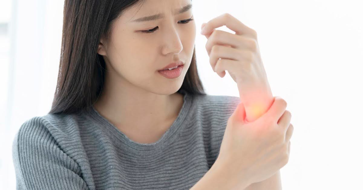 Using red light therapy at home may help relieve tendinopathy by reducing inflammation and pain.