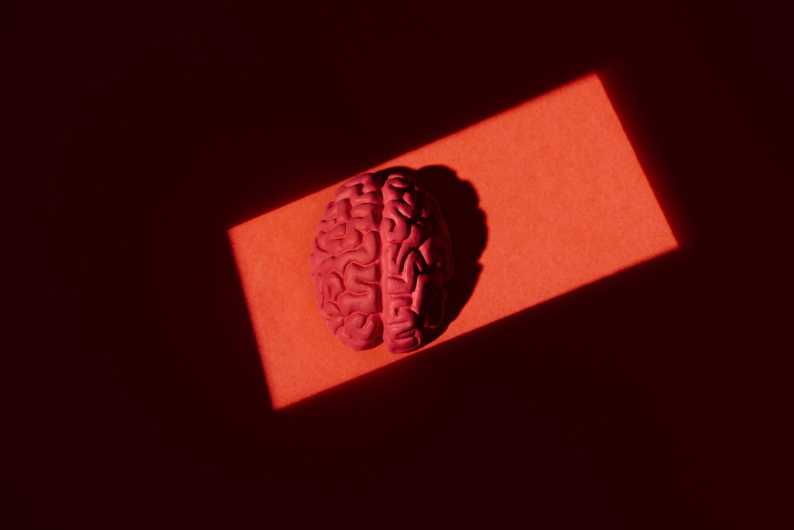 A brain receiving red light therapy benefits